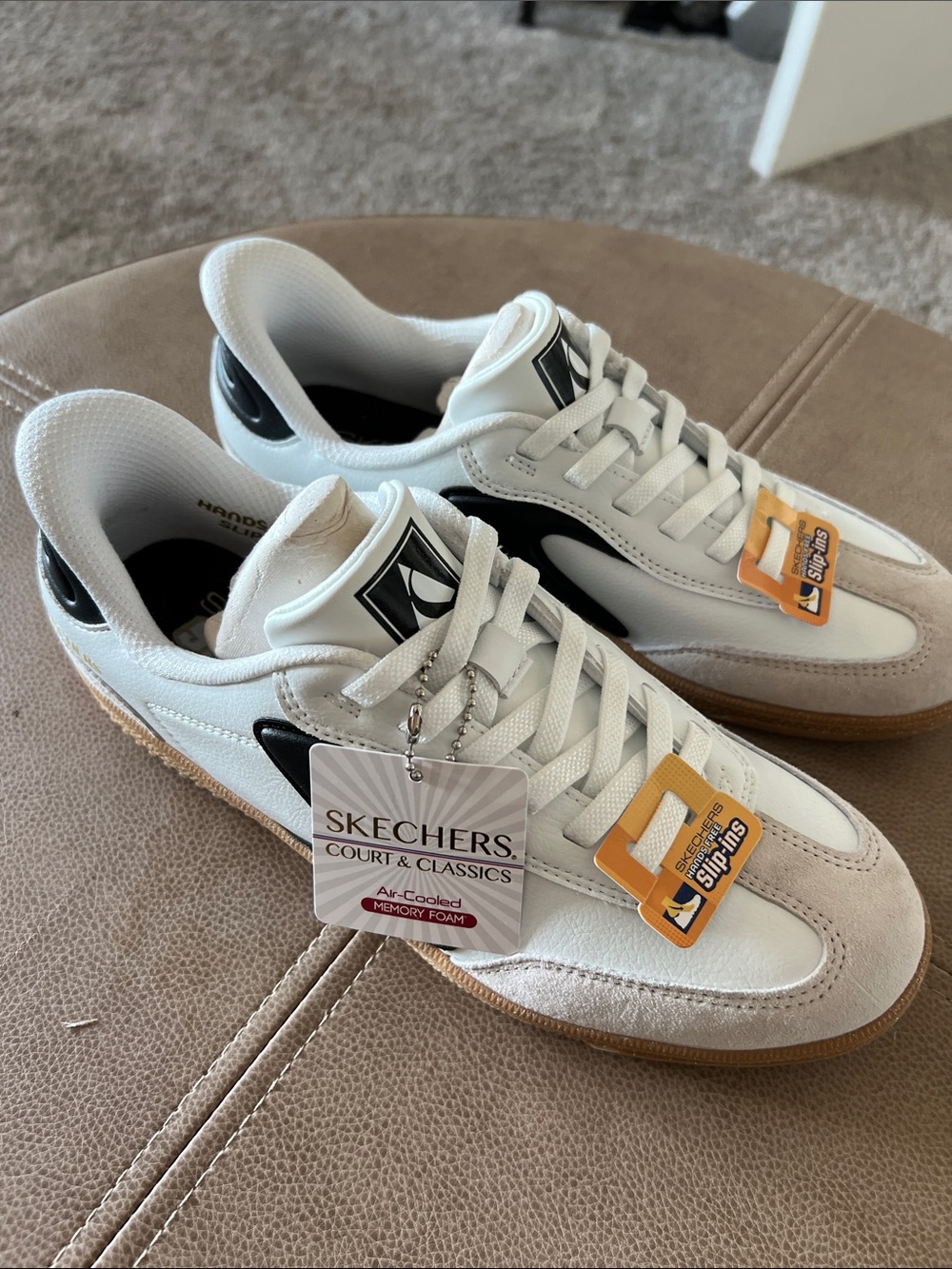 Skechers White and Black Women's Sneakers NWT size 7 - Picture 4 of 5